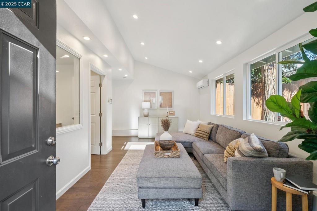 LAUREL - Residential