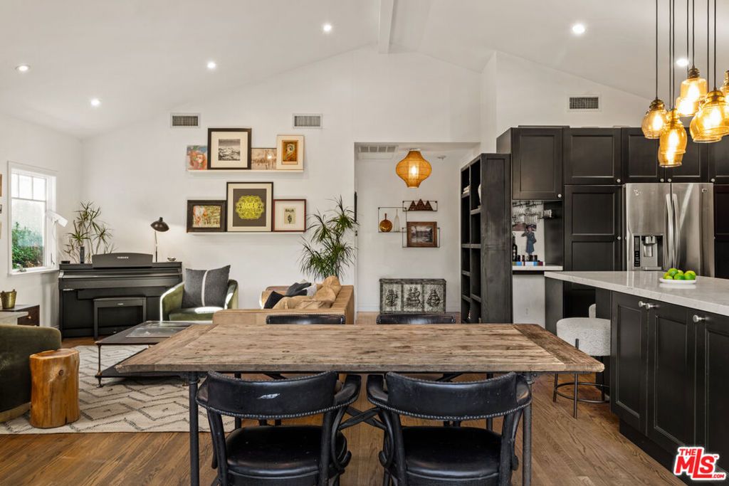 Photo of 547 28th Avenue, Venice, CA 90291 (MLS # 25599421)