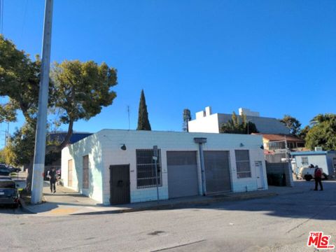 Photo of 702 Vesta Street, Inglewood, CA 90302 (MLS # 26636985)