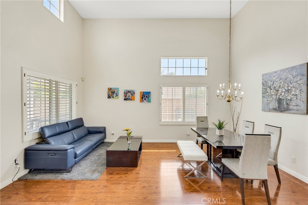 870 E Bermuda Dunes Court