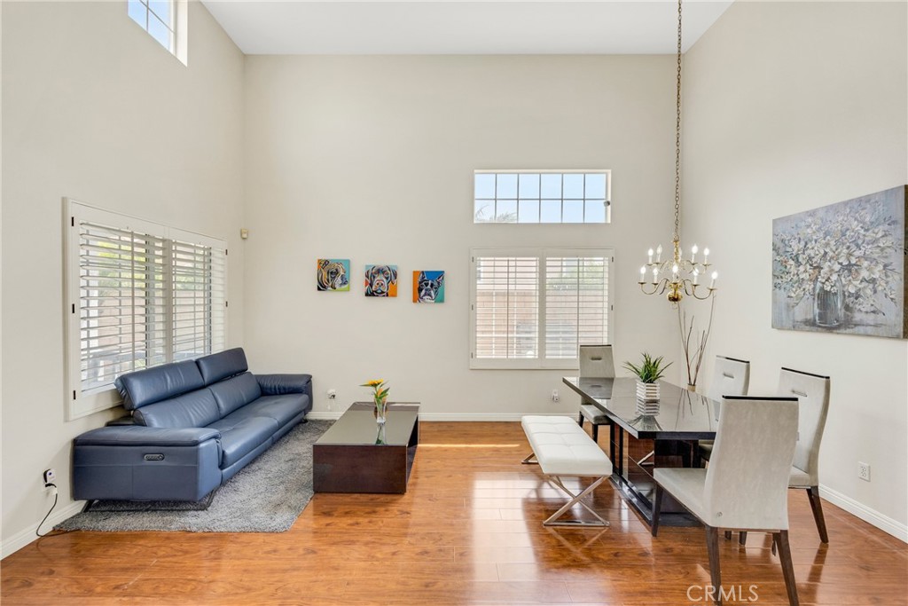 870 E Bermuda Dunes Court