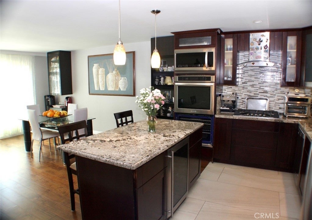 15656 Viewridge