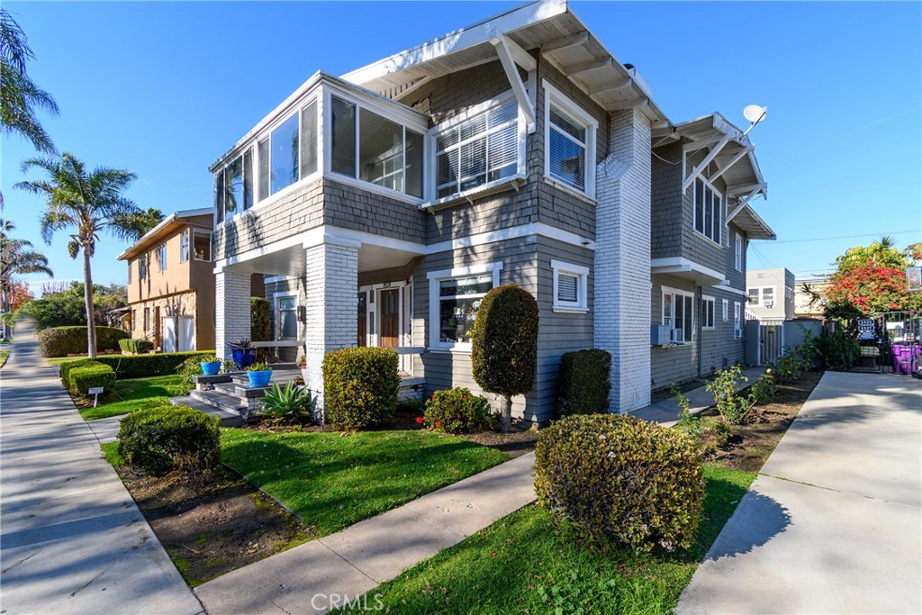 Pride of Ownership, 6 Unit, Trophy Property! Located within the highly soughtafter community of Alamitos Beach, merely footsteps from the sand. 1517 E. 1st street is a classic, Long Beach, early 1900’s building, featuring all classic characteristics and qualities of early 20th century architecture – boasting magnificent high ceilings, built in cabinetry, hardwood flooring, large open floor plans with an abundance of natural light. Both upper level units have large sunrooms. In 2016 the asset received a full interior/exterior renovation. Improvements include; all new kitchen upgrades (quartz counters, tile flooring, all new cabinetry, stainless steel appliances and all new fixtures). Bathrooms were upgraded with all new granite counters, tile flooring/wainscot, new toilets, tubs and fixtures. Each unit has its own washer dryer and is separately metered for gas and electric. Lower level units have their own private yards and each unit has its own parking space. Located just a short distance from Belmont Shore’s “2nd street”, which houses most of Long Beach's best fashion stores, restaurants, bars and coffee shops. Perfect building for the sophisticated investor looking for a prime asset in an A location.