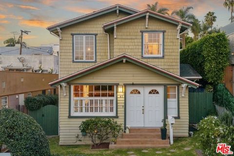 Photo of 41 Vicente Terrace, Santa Monica, CA 90401 (MLS # 26805975)