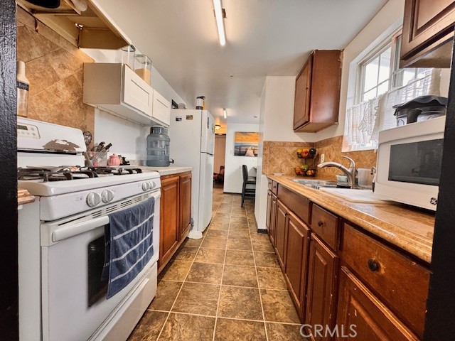 15325 Orange Ave, D8