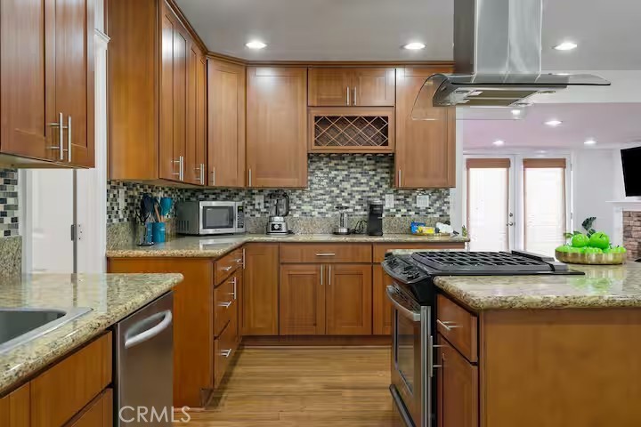 6817 E Bacarro