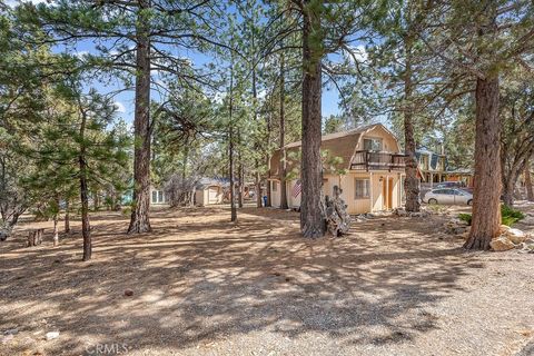 Photo of 523 Wabash Lane, Sugarloaf, CA 92386 (MLS # OC26023806)