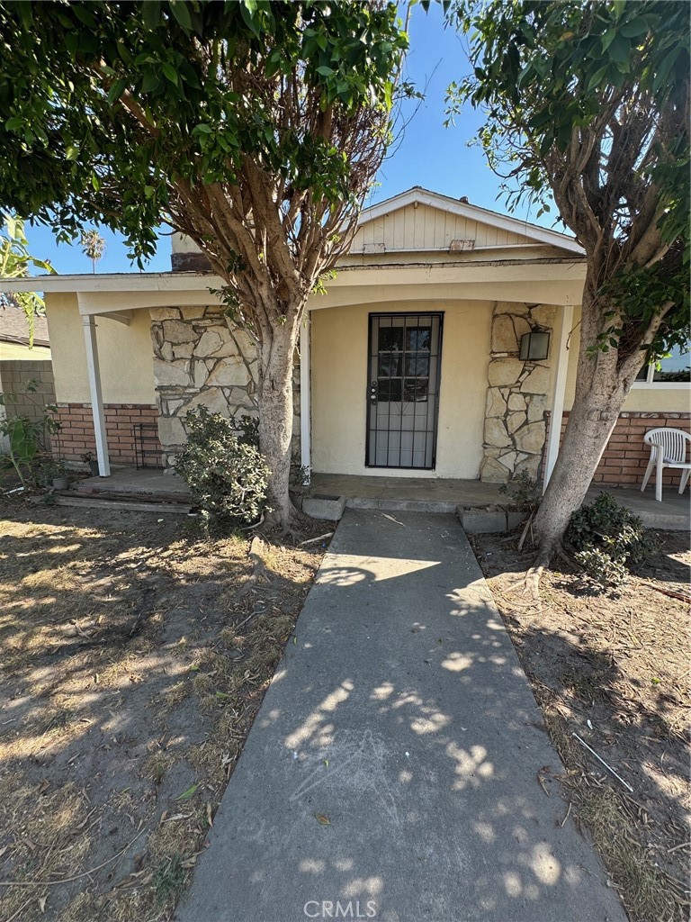 Spacious 3-Bedroom, 2-Bath Anaheim Home with Private Garage
Welcome to 2138 E Almont Ave, Apt A, Anaheim, CA 92806—a bright and newly refreshed 3 bedroom, 2 bathroom home offering approximately 1,200 sq/ft of comfortable living space.
Inside, you’ll find a generous open-concept living room with a cozy stone fireplace and large sliding glass doors leading to a private covered patio—perfect for outdoor dining or relaxing evenings. The kitchen is designed with plenty of cabinet storage, granite countertops, and direct flow into the dining and living areas, making it ideal for everyday living and entertaining.
Both bathrooms are clean and functional, featuring tiled shower and tub options, while the bedrooms include new wood-style flooring, ample closet space, and natural light. The primary suite offers its own bathroom with a step-in shower and separate vanity area.
Additional highlights include:
2-car private garage
Tile flooring in main living spaces for easy maintenance
Freshly painted interior with updated finishes
Conveniently located near schools, parks, shopping, dining, and major freeways including the 57, 5, 55 and 22, this home offers comfort, practicality, and accessibility.