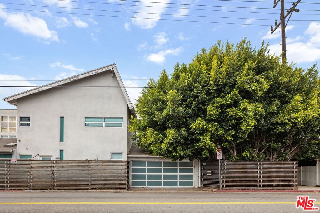 2807 Pacific Avenue