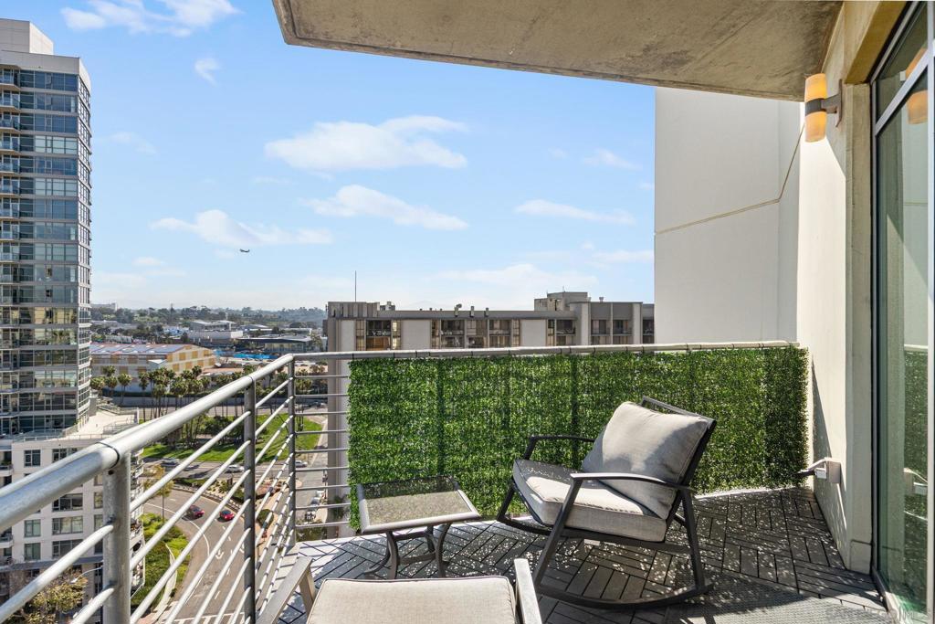 801 Ash St 1002