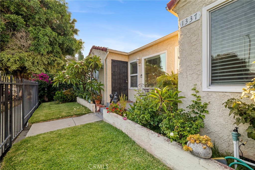 1337 W Gage Avenue