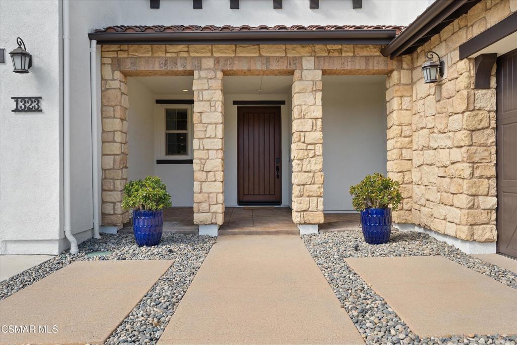 1323 Arroyo View Street