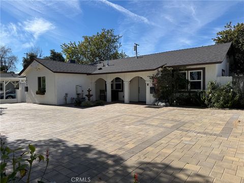Photo of 7363 Caldus Ave Ave, Lake Balboa, CA 91406 (MLS # SR26012103)