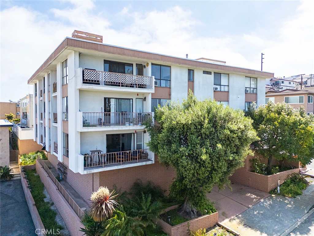 665 W 24th Street 101