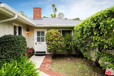 Photo of 931 Las Pulgas Road, Pacific Palisades, CA 90272 (MLS # 25512849)