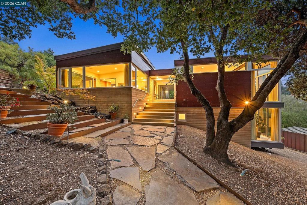 2 Crane Ct Ct, Orinda CA 94563