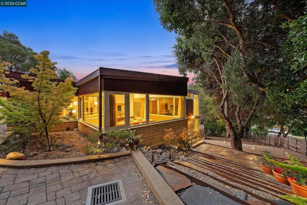 2 Crane Ct