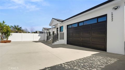 Photo of 19928 Hatton Street, Winnetka, CA 91306 (MLS # SR26078322)