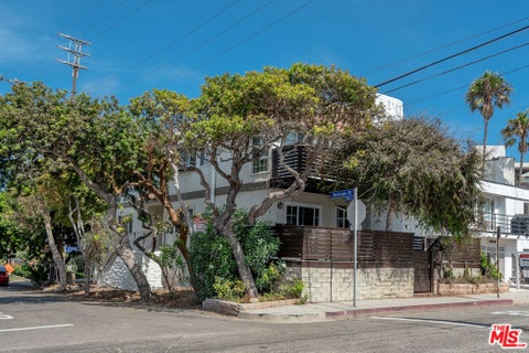Photo of 3900 Pacific Avenue, Marina Del Rey, CA 90292 (MLS # 25621183)