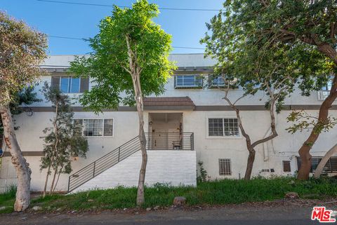Photo of 3900 Pacific Avenue, Marina Del Rey, CA 90292 (MLS # 25621183)