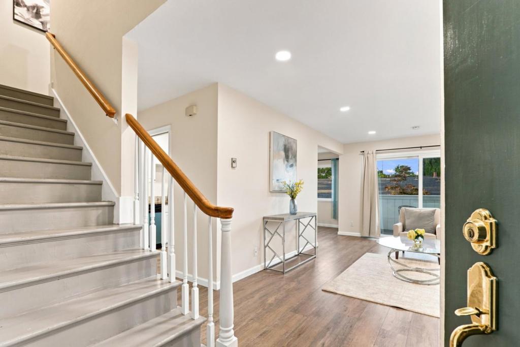 7100 Rainbow Drive 33