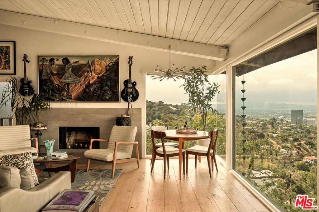 7185 Pacific View Drive
