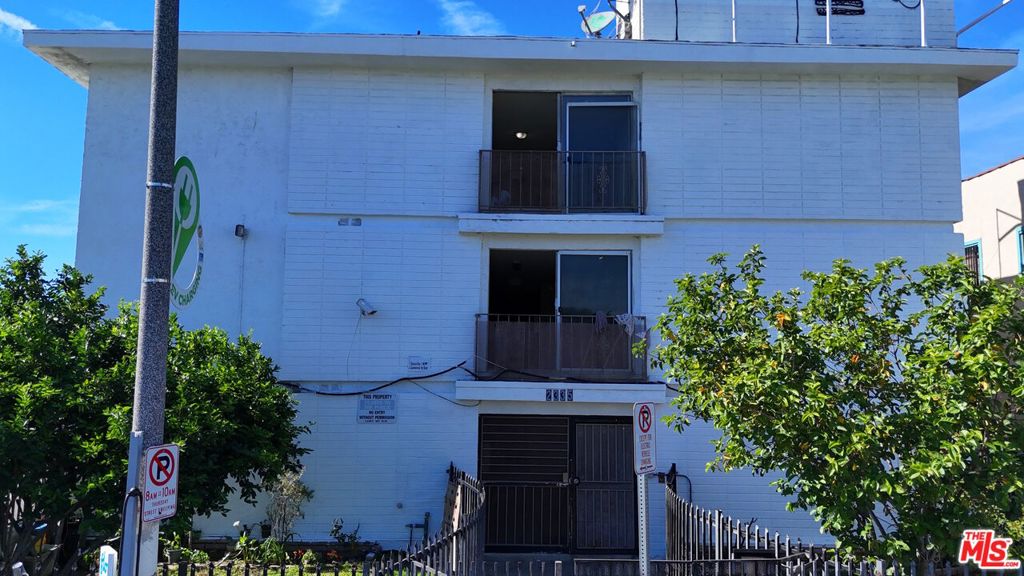 2335 Wall Street