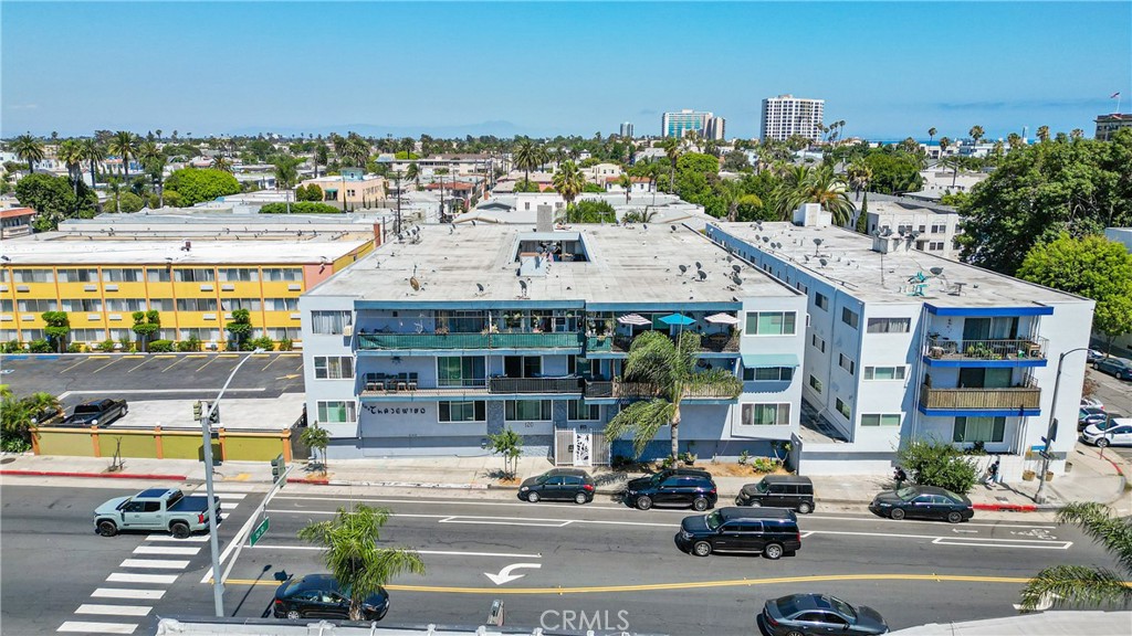 120 Alamitos Avenue 14