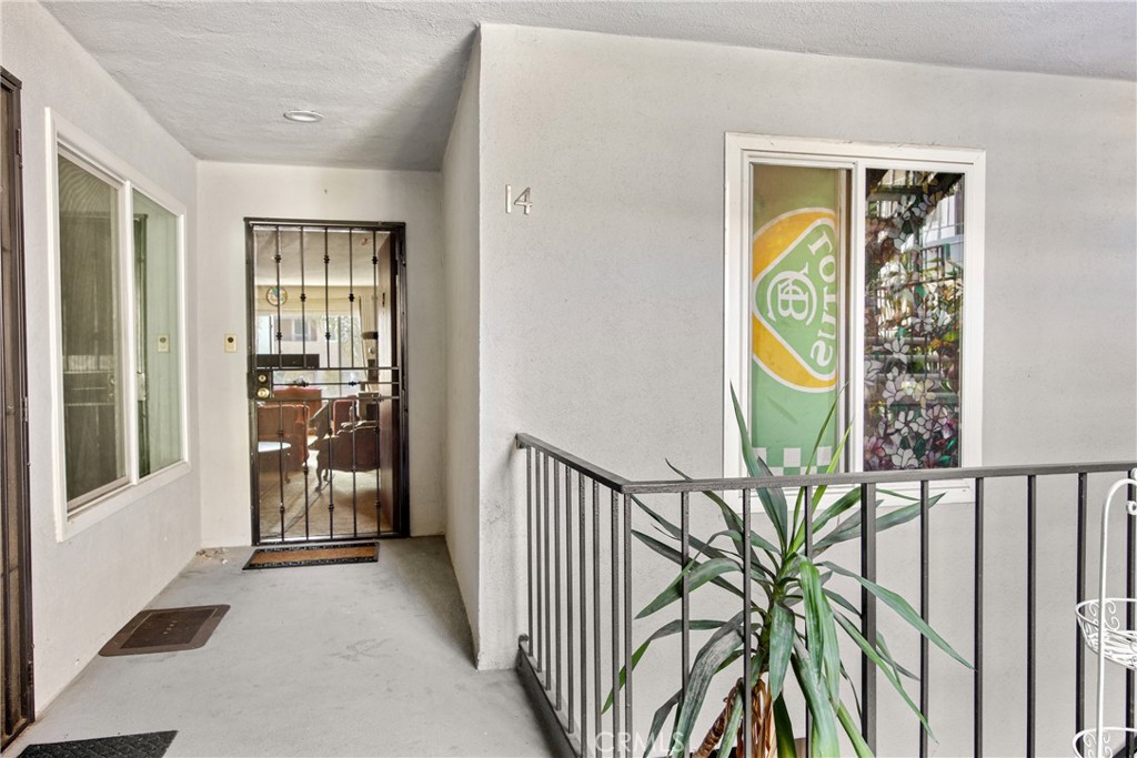 120 Alamitos Avenue 14