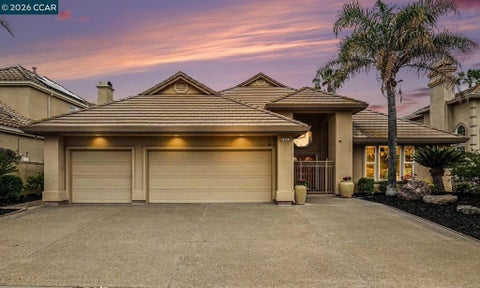 Photo of 5666 Oakmont Ct Ct, Discovery Bay, CA 94505 (MLS # 41151550)