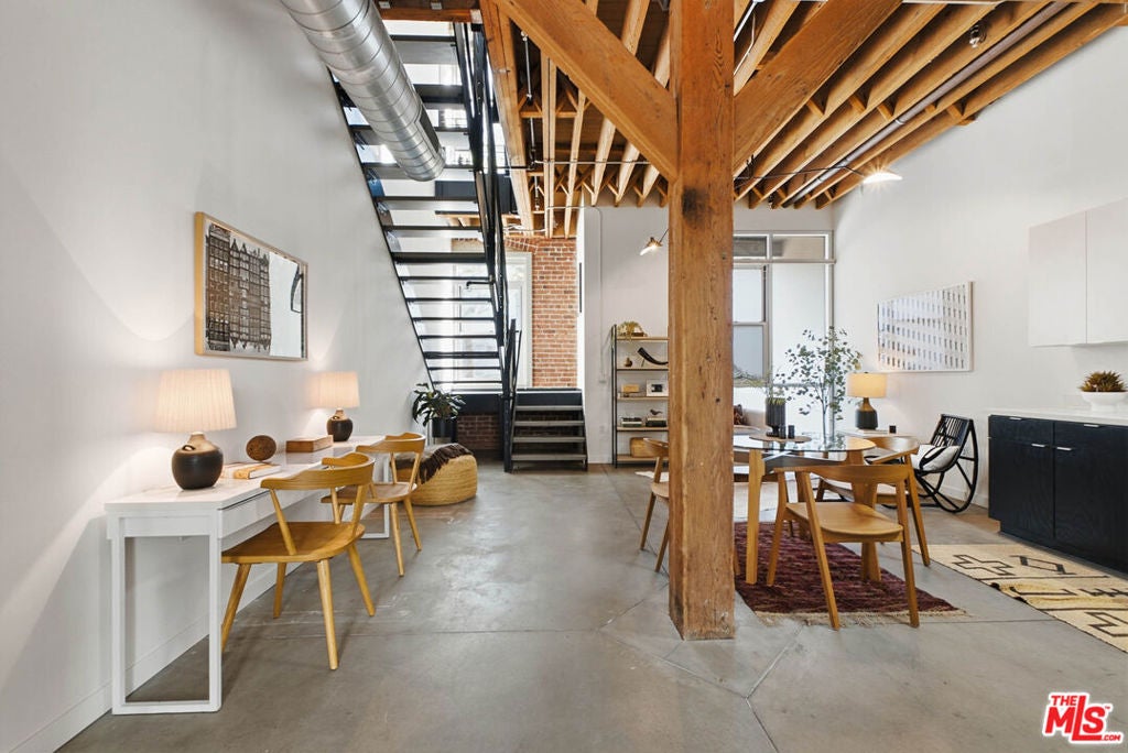 527 Molino Street 108