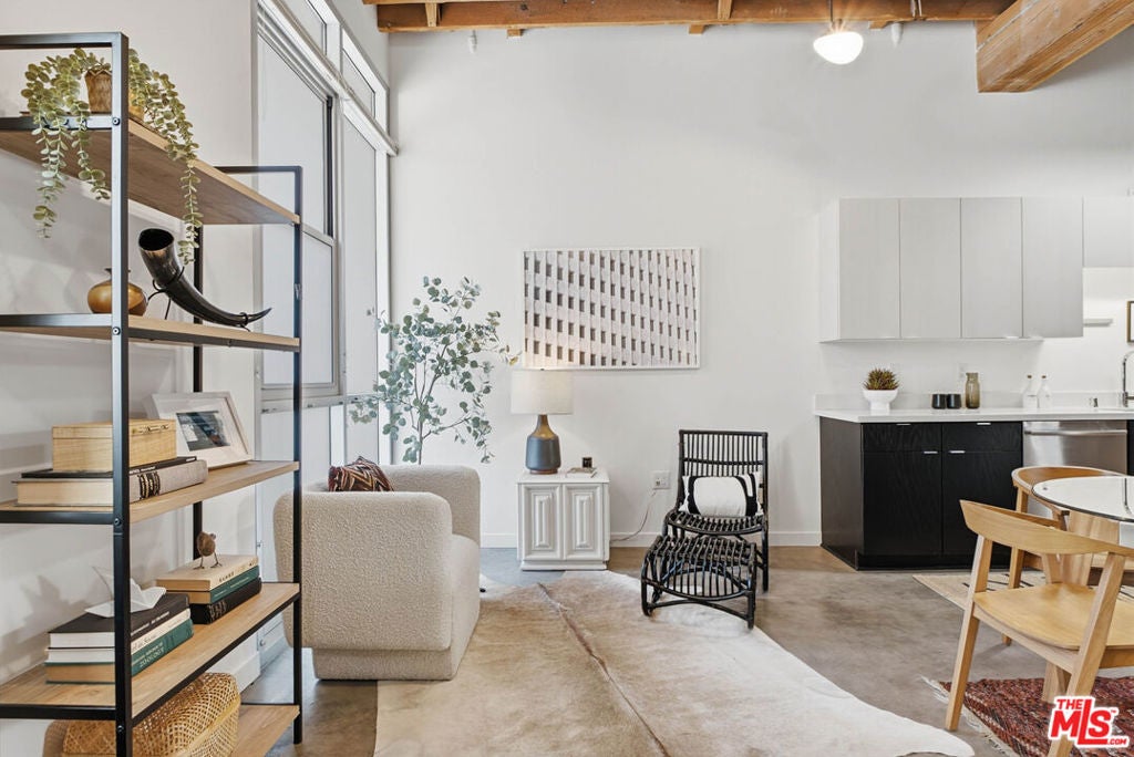 527 Molino Street 108