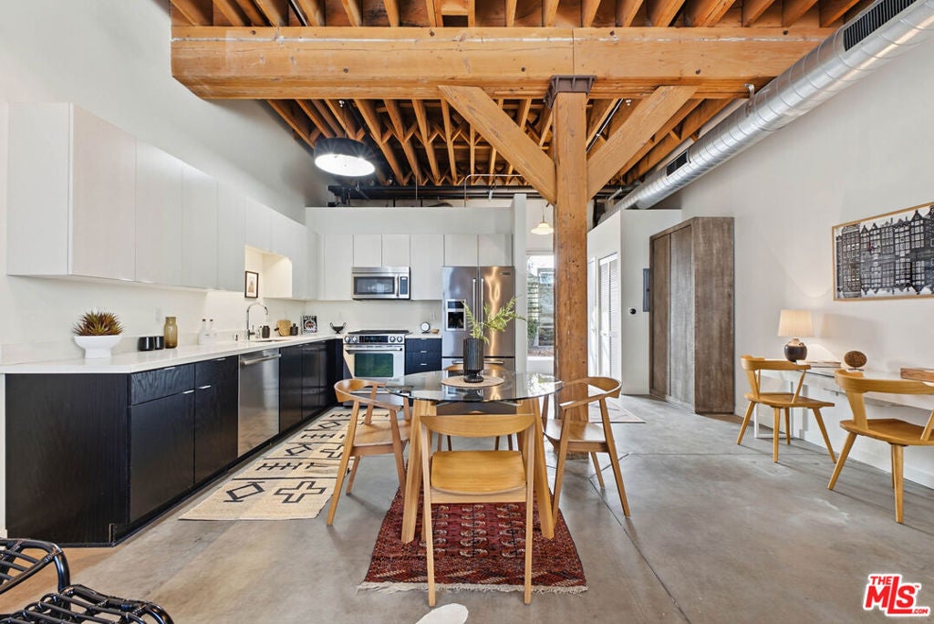 527 Molino Street 108