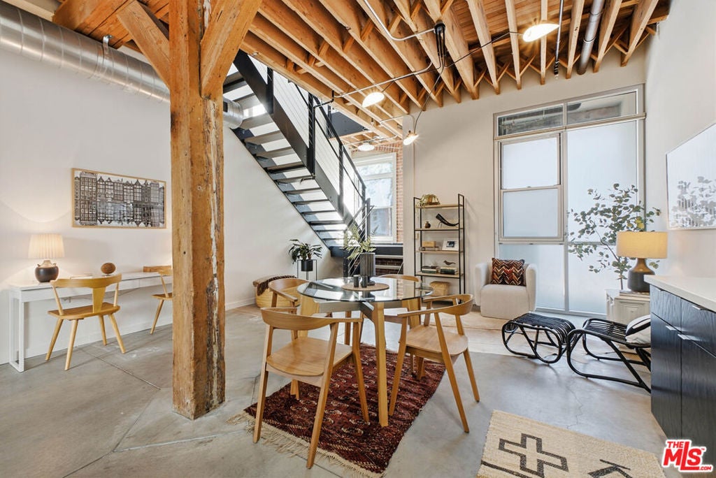 527 Molino Street
