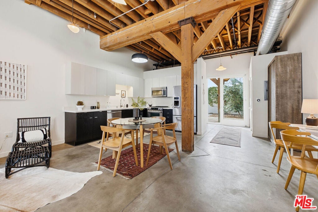 527 Molino Street 108