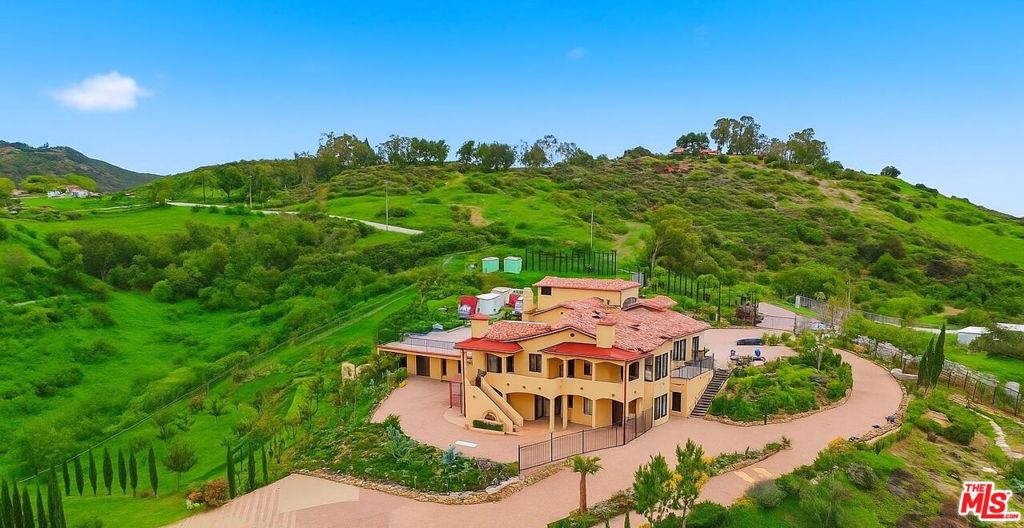 10825 Pacific View Drive