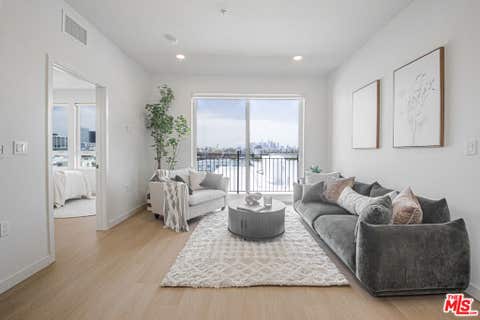 Photo of 856 S Gramercy Drive, Los Angeles, CA 90005 (MLS # 26868499)