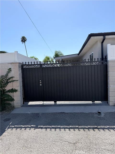Photo of 8146 Vantage Avenue, North Hollywood, CA 91605 (MLS # AR26162640)