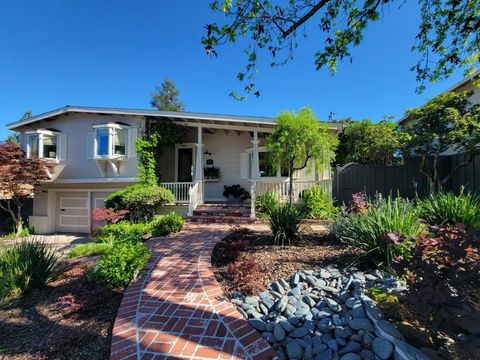 Photo of 3713 Red Oak Way, Redwood City, CA 94061 (MLS # ML82040405)