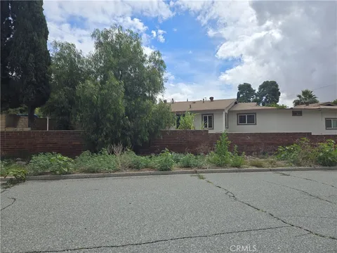 MLS: IV26096931