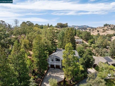 Photo of 136 Hillcroft Way Way, Walnut Creek, CA 94597 (MLS # 41148900)