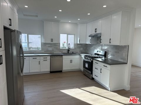 Photo of 1862 W 25th Street, Los Angeles, CA 90018 (MLS # 26652407)