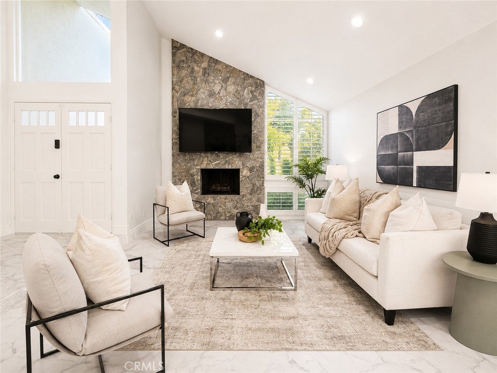 42 Almond Tree Ln Ln, Irvine CA 92612