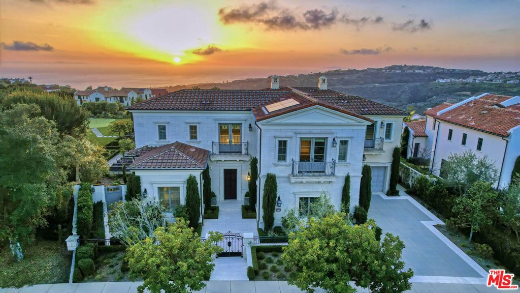 Photo of 15 Tide Watch, Newport Coast, CA 92657 (MLS # 25588283)