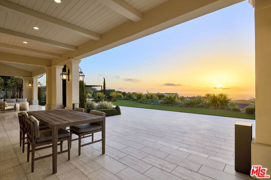 Photo of 15 Tide Watch, Newport Coast, CA 92657 (MLS # 25588283)