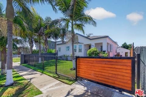 Photo of 2001 S Spaulding Avenue, Los Angeles, CA 90016 (MLS # 26982763)