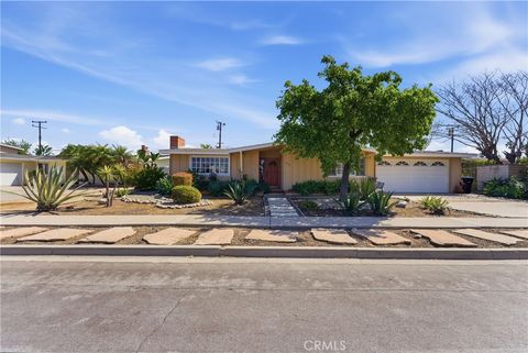 Photo of 3030 SAMOA Pl, Costa Mesa, CA 92626 (MLS # OC26055156)