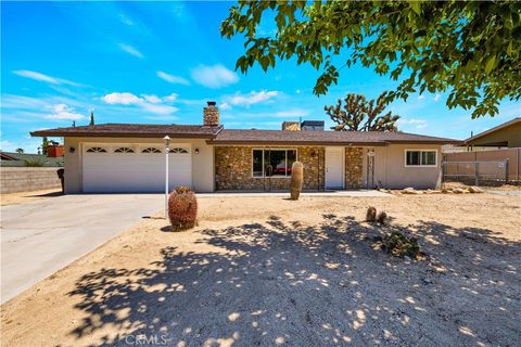 Photo of 7599 Joshua Lane, Yucca Valley, CA 92284 (MLS # JT25102981) Photo of 7599 Joshua Lane, Yucca Valley, CA 92284 (MLS # JT25102981)
