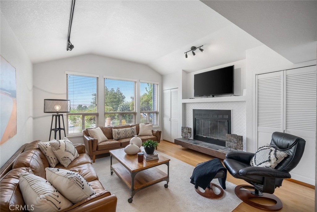 1683 Knoll