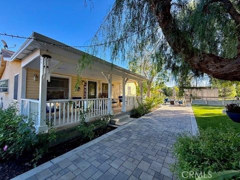 Photo of 30076 Bouquet Canyon Rd, Saugus, CA 91390 (MLS # SR25264883)